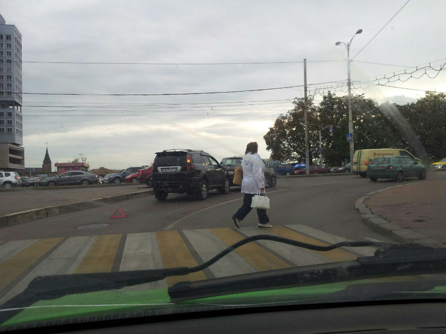 На ул. Пролетарской в Калининграде столкнулись две иномарки (фото)