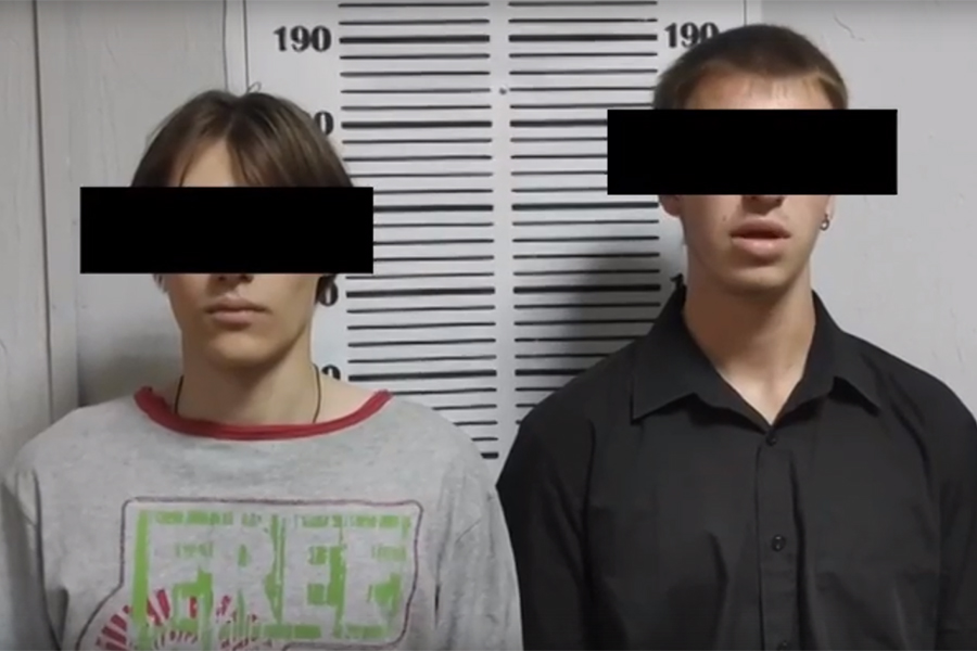 В Зеленоградске задержали вандалов, исписавших тротуары рекламой казино (видео)