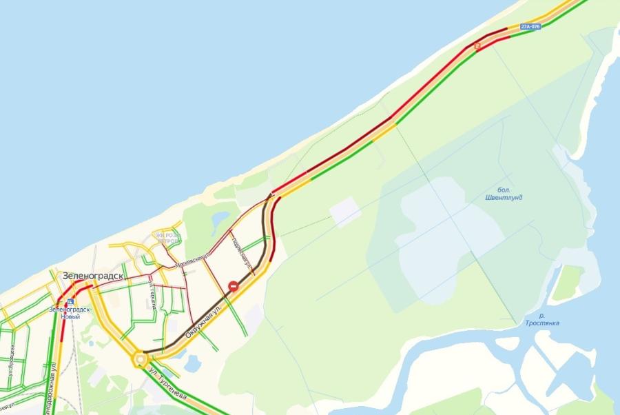 Перед въездом на Куршскую косу образовалась 4-километровая пробка