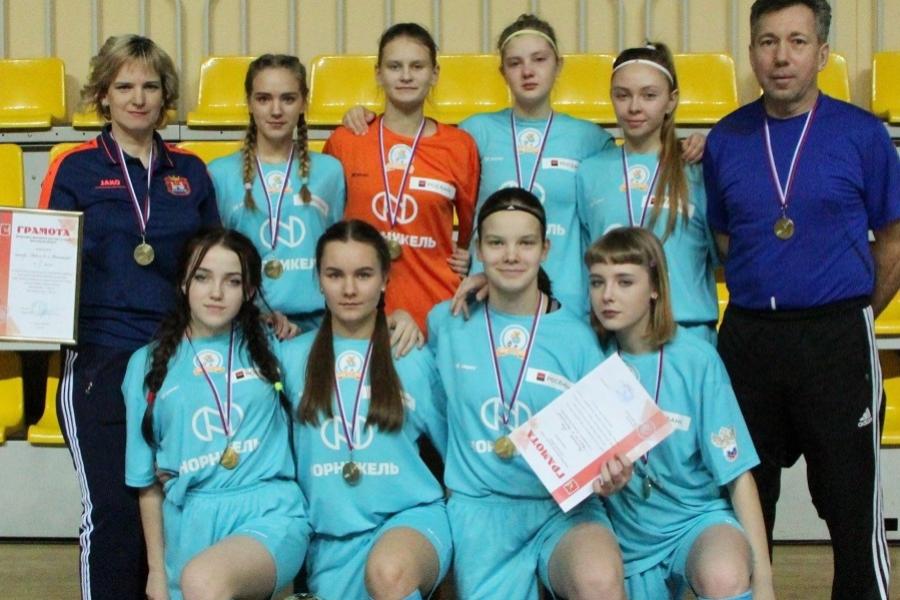 Школьницы из Калининграда и Полесска выиграли «золото» и «бронзу» в мини-футболе