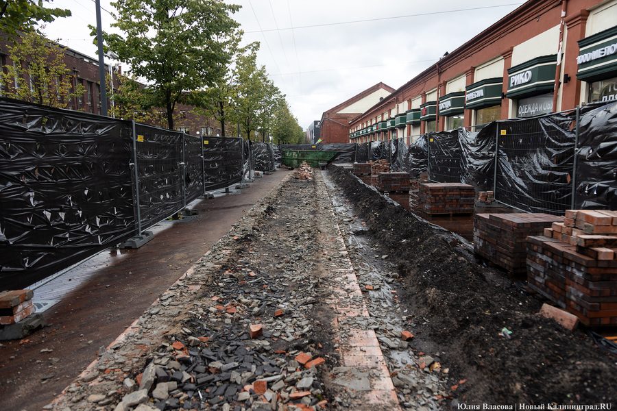 Горвласти не проверили гарантию на лавки-вазоны на Баранова, которые ремонтируют за 16 млн рублей