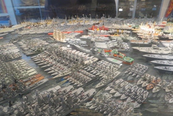 Немецкий коллекционер передал Музею Мирового океана 3000 моделей военной техники