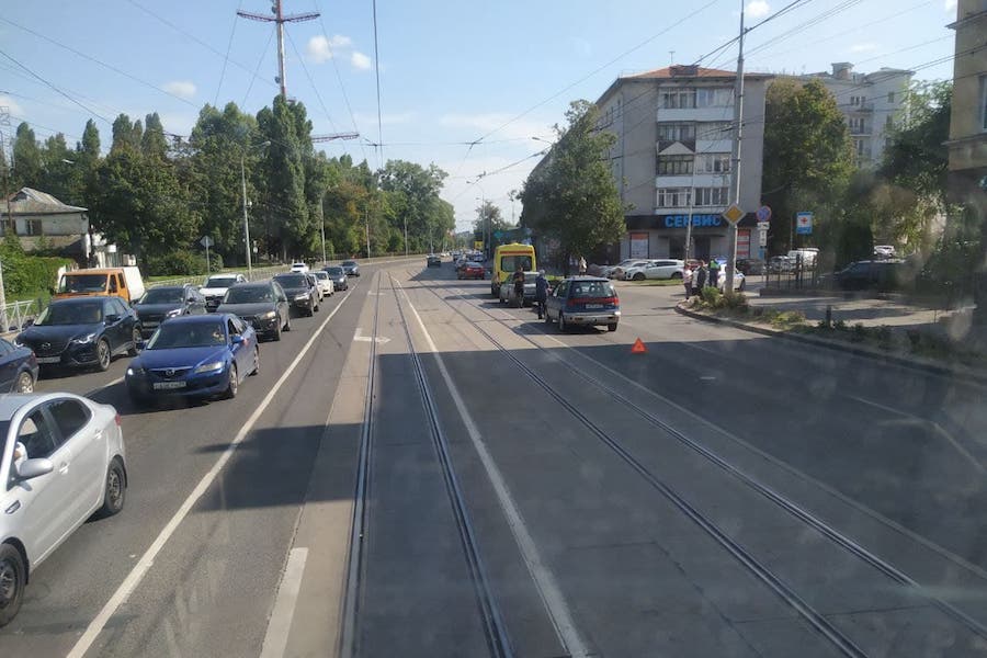 На Советском столкнулись три авто, на месте скорая (фото)