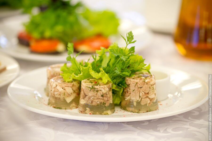 Калининградский Роспотребнадзор рассказал о вреде, который могут принести холодец и студень