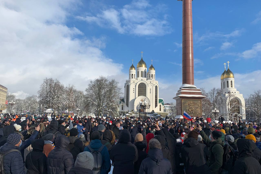 Участники протестной акции в Калининграде дошли до площади Победы (фото) (видео)