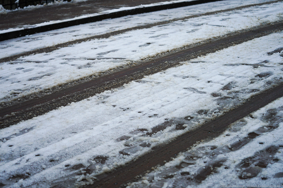 Между Полесском и Добрино в кювет съехали микроавтобус и фура (фото)