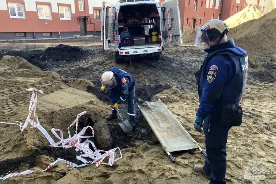 В Балтийске рабочие нашли во дворе 100-килограммовую авиабомбу времён войны (фото)