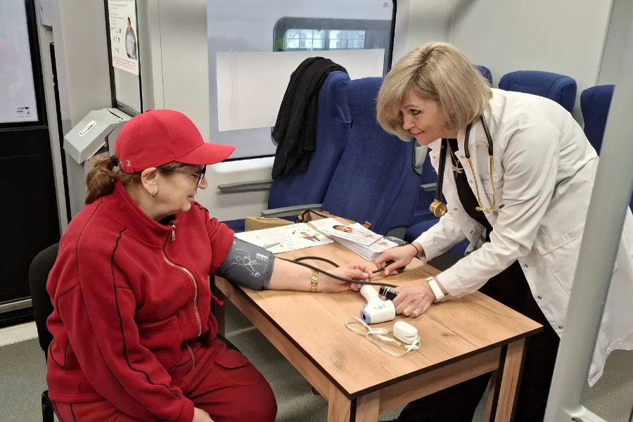 Около 100 пассажиров «Ласточки» до Светлогорска прошли медицинскую диагностику