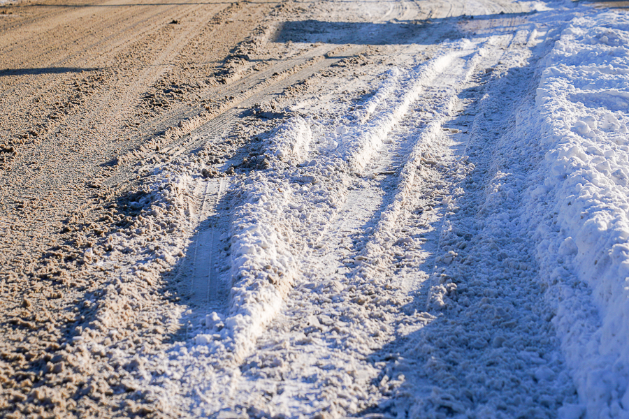 Прокуратура: на пляж в Правдинске завезли песок с солью