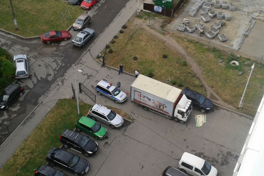 На ул. Интернациональная в Калининграде грузовик насмерть сбил пенсионера (фото)