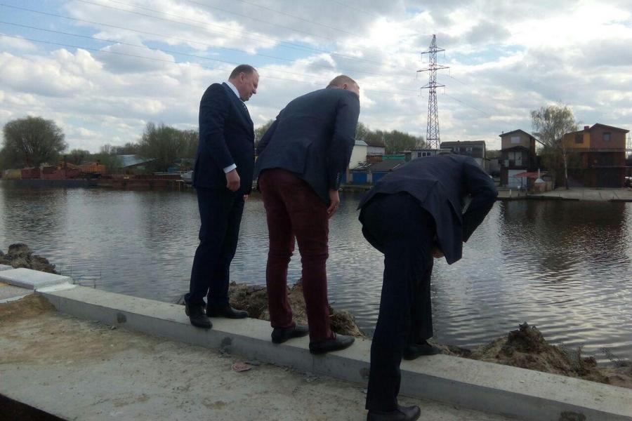 Губернатор потребовал разобраться с эллингами напротив Парадной набережной