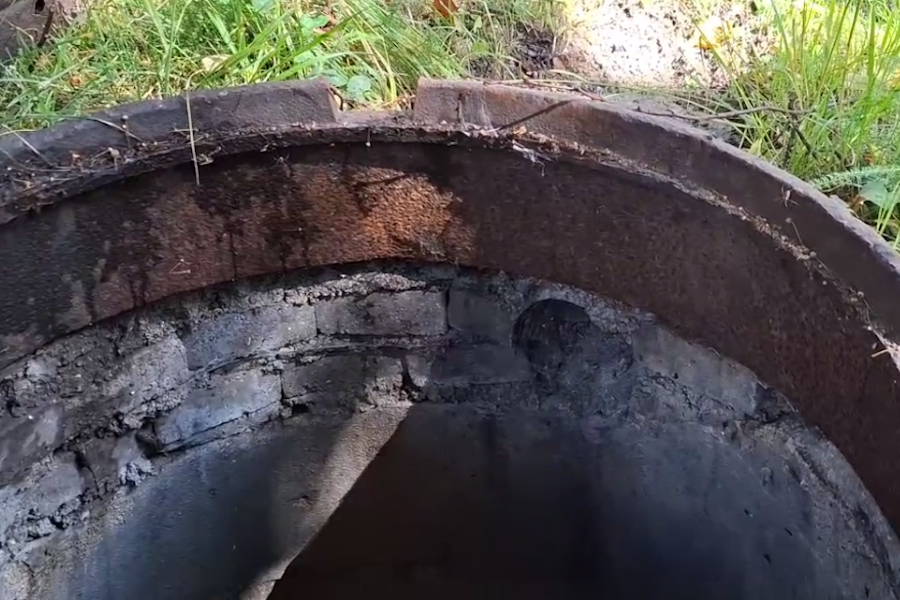 В «Водоканале» назвали причины переполнения коллектора на ул. Краснокаменной (фото)