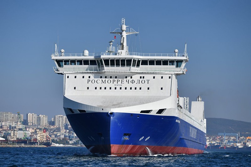 Паром «Маршал Рокоссовский» не может зайти в Балтийск из-за сильного ветра