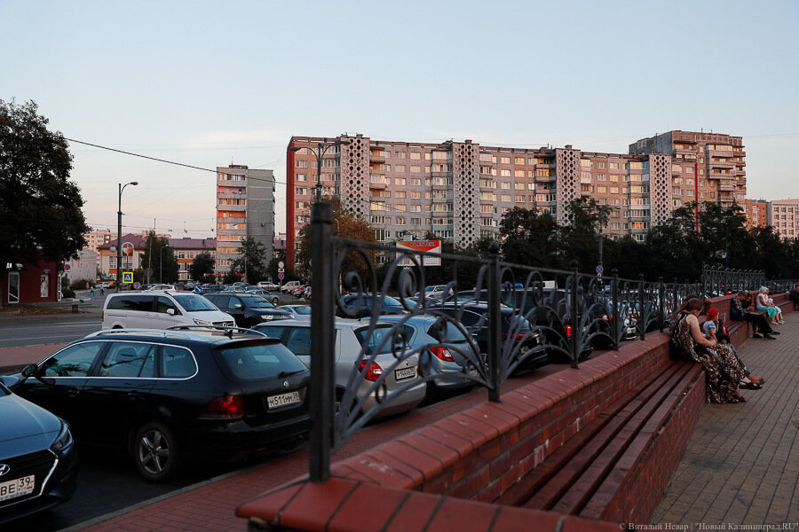 Дятлова: парковки в центре будут платными, но не в этом году