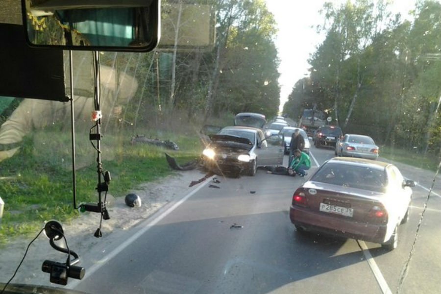 Очевидцы: на Балтийской трассе в ДТП погиб мотоциклист (фото)