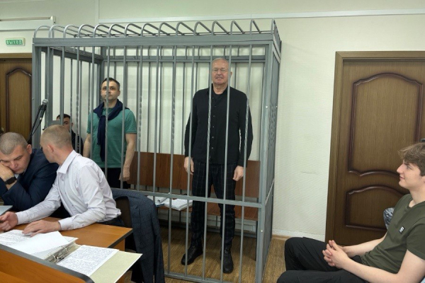 Выпустили из клетки: как прошло первое рассмотрение дела Мельникова новым судьей