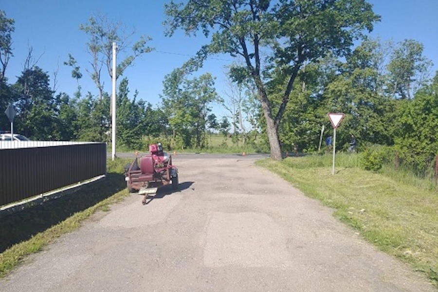 Под Полесском пенсионер на мотоблоке не уступил дорогу «Ауди» (фото)