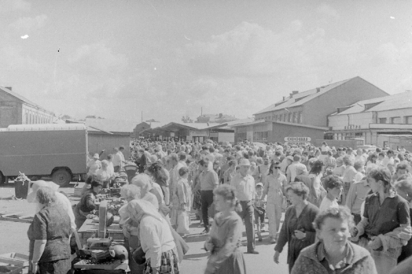 Гримасы Центрального рынка и чудо-макароны: о чем писали газеты 35 лет назад