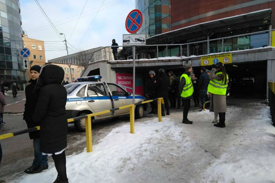  В Калининграде эвакуировали ТЦ «Мега» из-за звонка о бомбе (фото)