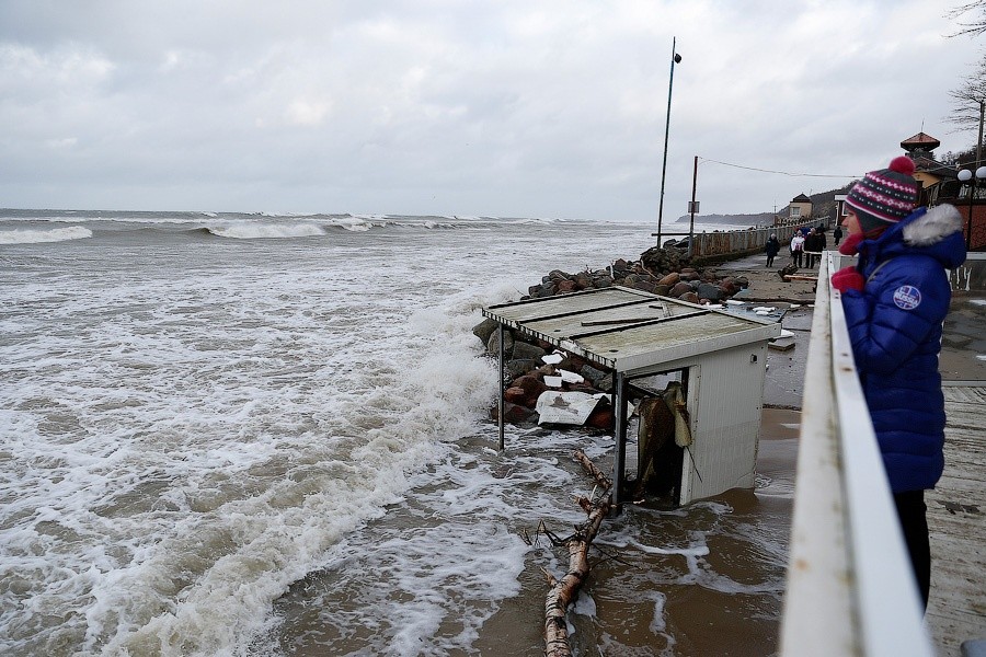 МЧС предупреждает об усилении ветра в Калининградской области