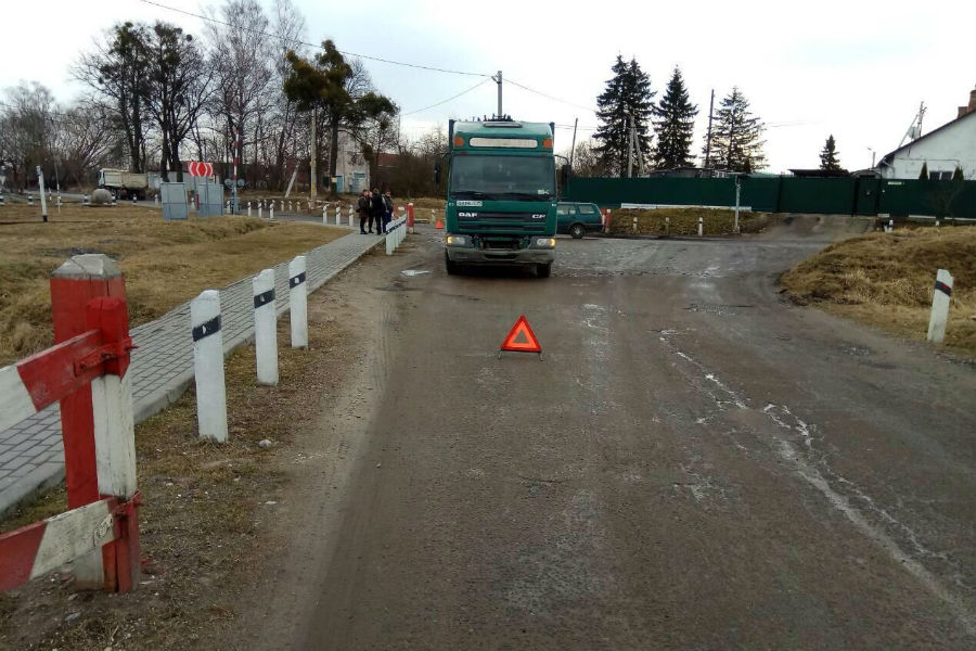 В Нивенском 19-летняя девушка выехала на «встречку» и врезалась в фуру (фото)