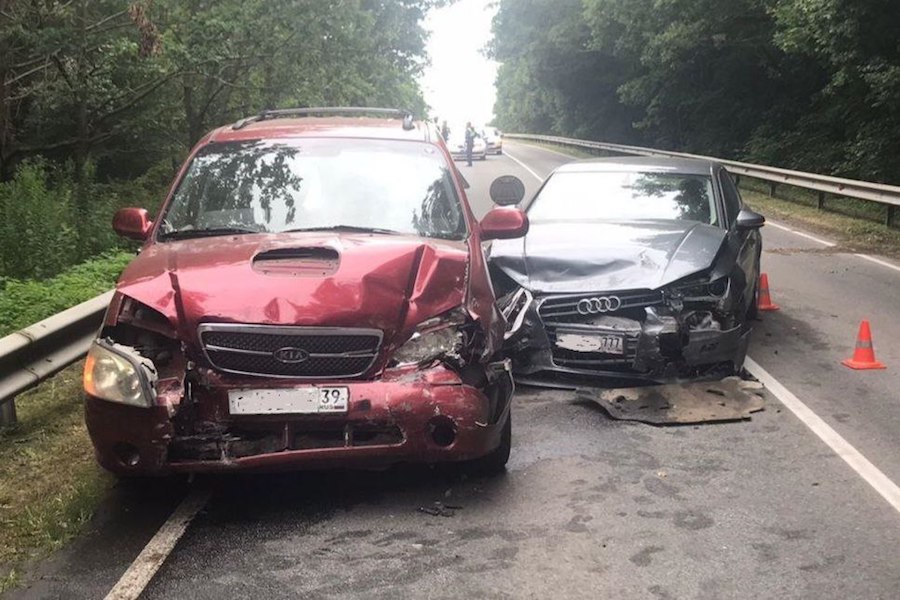 Водитель потеряла сознание: в ДТП на балтийской трассе пострадал 7-летний мальчик (фото)