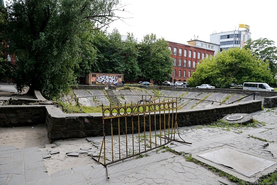 Кант, фонтан и битва при Рудау: как обсуждали сквер у «мореходки»