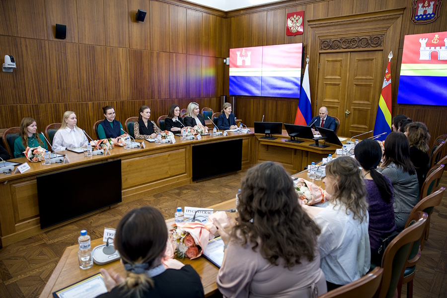 Власти рассказали, сколько педагогов получили жилищные сертификаты за 4 года (фото)