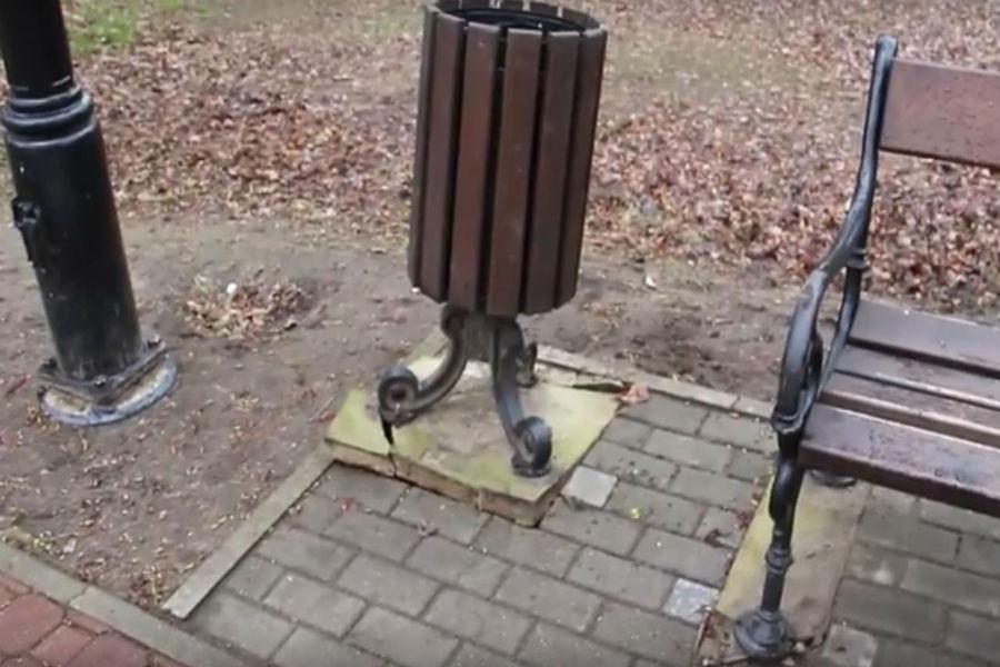 В парке Советска вандалы в масках сломали урны, скамейки и избили сторожа
