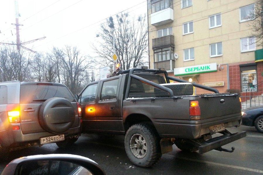 На Советском проспекте столкнулись два внедорожника (фото)