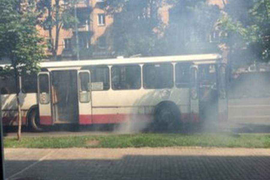 В Калининграде на ходу загорелся автобус (фото)