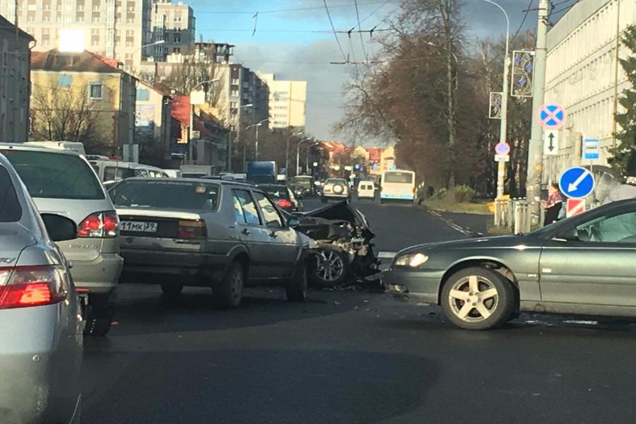 На Советском проспекте из-за тройного ДТП образовалась пробка (фото)