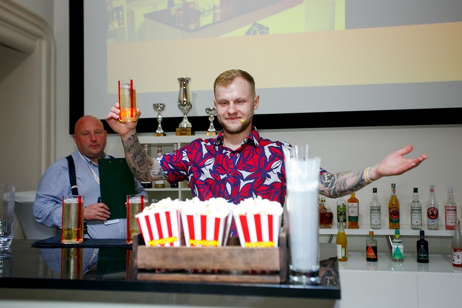 Конкурс барменов «Янтарный шейкер 2023» выиграл фанат Майкла Джексона и попкорна