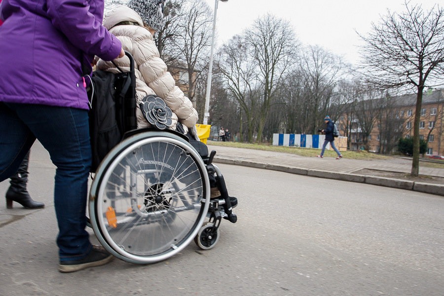 Калининград почти в 5 раз сокращает траты на безбарьерную среду для инвалидов