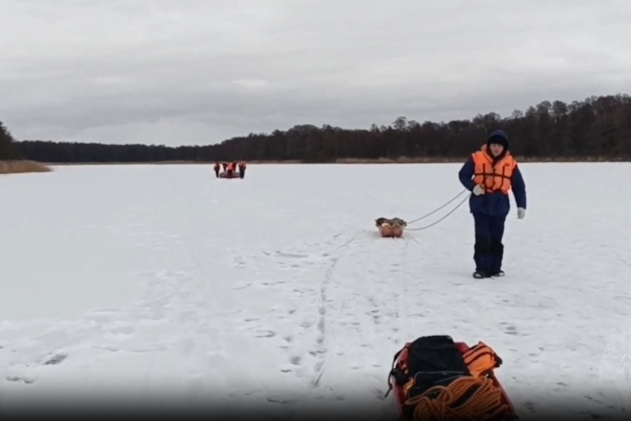 В Славском районе из озера подняли тело второго утонувшего рыбака (фото) (видео)