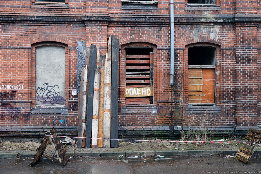 Ненужное наследие: подробности скандала со сносом довоенного здания на Томской