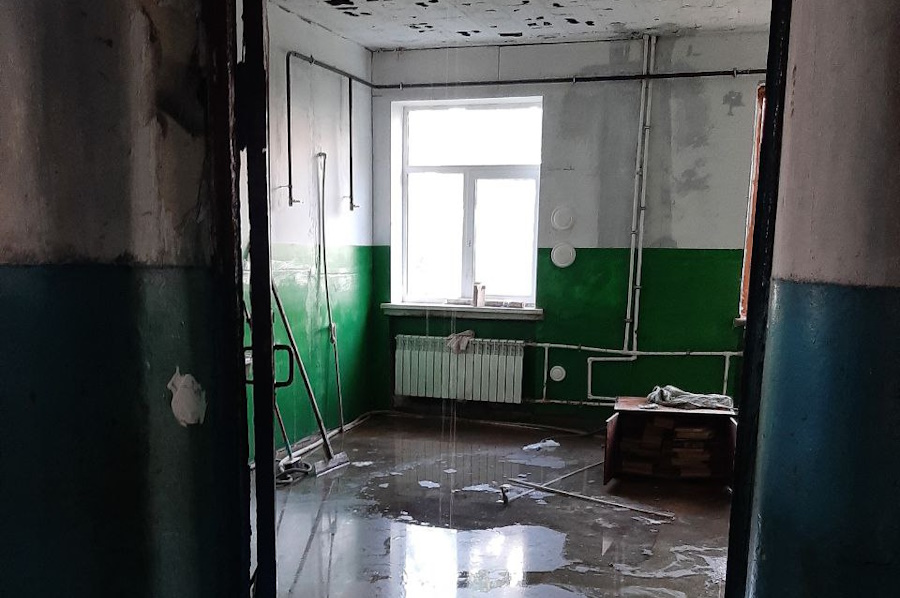 Очевидцы: на Артиллерийской затопило отремонтированный после пожара дом