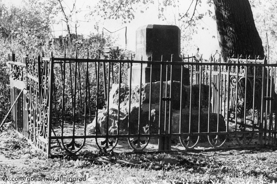 постамент 1960.jpg
