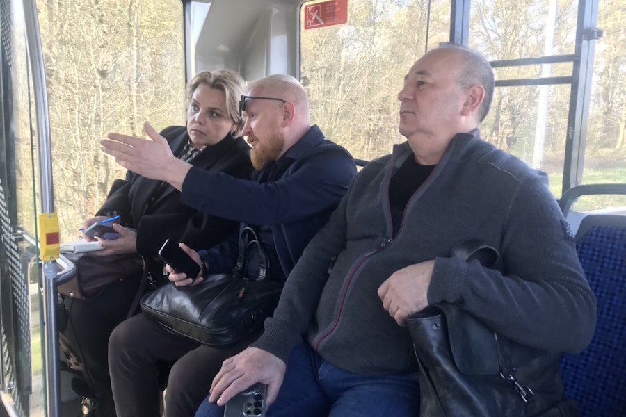 чиновники и общественность.jpg