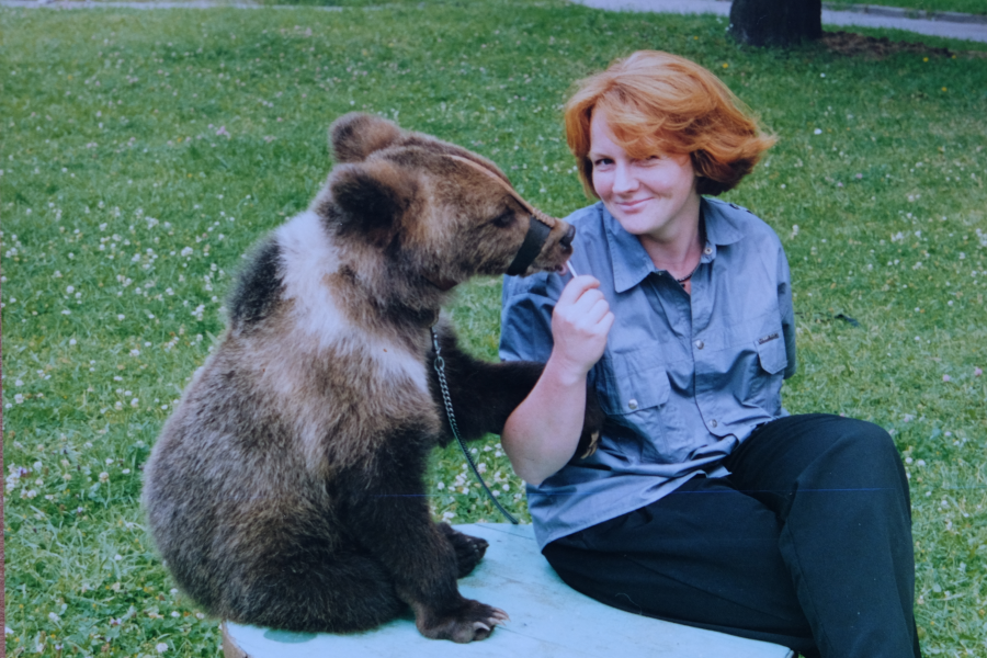 Светлана Ярова и медведица Эшли. Фото: архив героя публикации